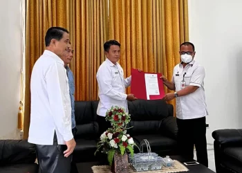 Decker Rompas Plt Camat Sang Tombolang