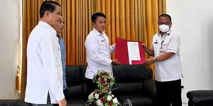 Decker Rompas Plt Camat Sang Tombolang