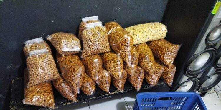Cari Cemilan untuk Lebaran ? Kacang Keong Mama Fikar Solusinya