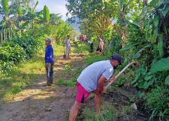 Pemdes Sumberejo Lakukan Baksos Di Jalan Perkebunan Warga