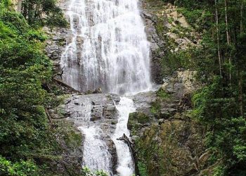 Air Terjun Garini Tawarkan Keindahan Air Bertingkat Tiga