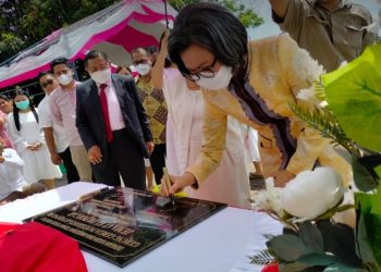 Resmikan Gereja GPID Elim Desa Poigar II, Ini Pesan Bupati Yasti