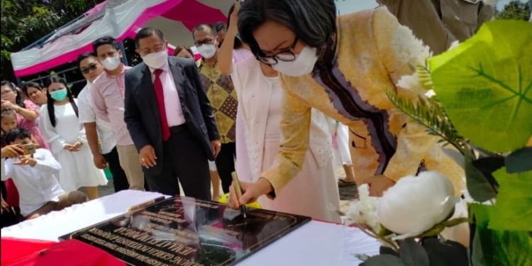 Resmikan Gereja GPID Elim Desa Poigar II, Ini Pesan Bupati Yasti