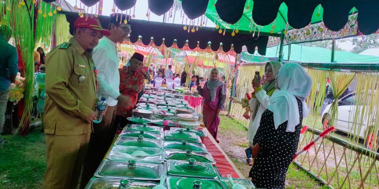 DPRD Bolsel Hadiri Gebyar Ketupat di Kecamatan Tomini