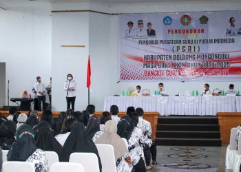 Resmi Kukuhkan Pengurus PGRI Bolmong, Ini Pesan Bupati Yasti