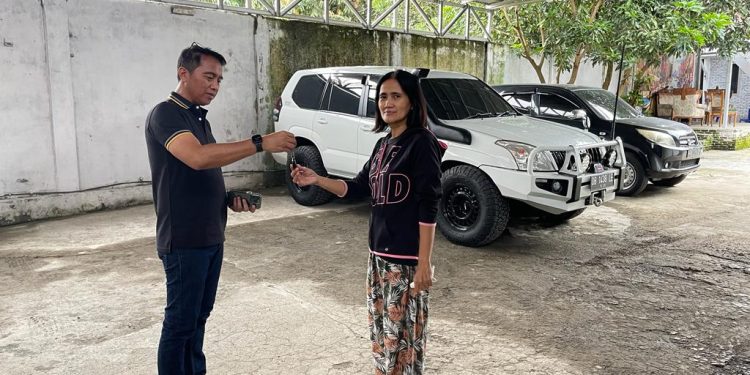 SSM Kembalikan Mobil Landcruiser Prado Milik YSM