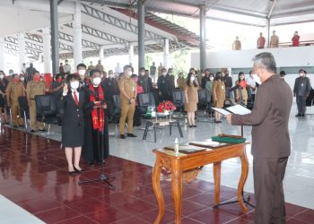 Bupati FDW Lantik Glady Kawatu Penjabat Sekda