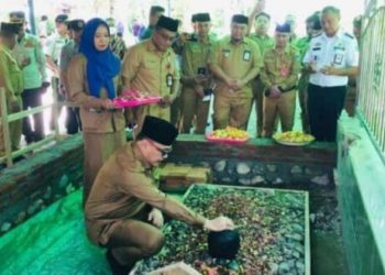 Kunker ke Bolsel, Pj Bupati Limi Mokodompit Ziarah Makam H2M