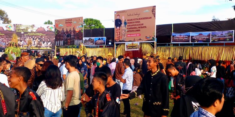Stand Pemdes Sumber Rejo di Java Culture Fest, Tawarkan Makanan Khas Jawa dan Hiasan Lampu Unik