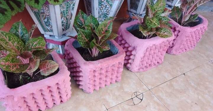 Pot Unik Kreasi Ibu-ibu PKK  Desa Moonow jadi Pilihan Penggemar Tanaman Hias