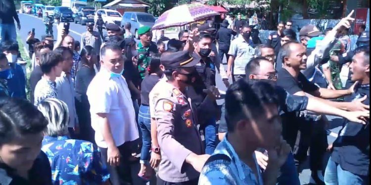 Polisi Kerahkan Ratusan Personil Amankan Proses Pengantaran Jenazah Korban Tarpok