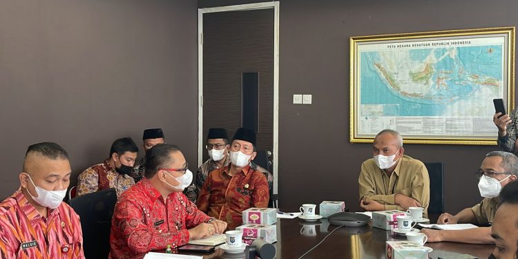 Pj Bupati Limi Mokodompit Hadiri Rapat Tapal Batas Bolmong-Bolsel
