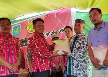 Pemkab Bolmong Salurkan Bantuan Beras Pengisian Lumbung Pangan