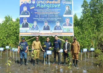 Serentak di 7 Provinsi, Bupati Boltim Tanam Mangrove di Pesisir Pantai Paret