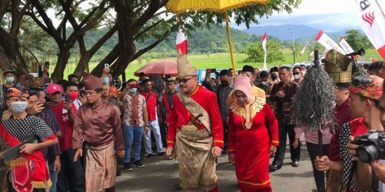 Pj Bupati Limi Mokodompit dijemput Secara Adat