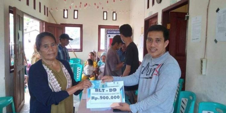 Pemdes Molobog Barat Salurkan BLT DD Tahap I