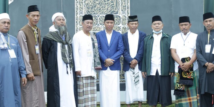 Bupati Boltim Sholat Idul Adha di Lapangan Bogani Kotabunan