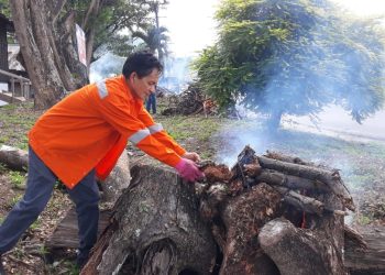 Jelang HUT Boltim, DLH  Lakukan Kerja Bakti di Ruas Jalan Ibu Kota