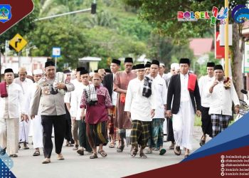 Bupati Bolsel Bersama Keluarga Tunaikan Sholad Idul Adha di Desa Momalia