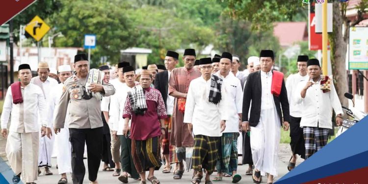 Bupati Bolsel Bersama Keluarga Tunaikan Sholad Idul Adha di Desa Momalia