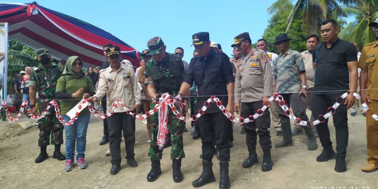 Bupati Boltim Dampingi Danrem 131 Resmikan Jalan Santiago