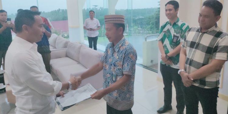 Idrus Paputungan Cuti Umroh, Bupati Tunjuk ‘Sang Kembar’ Sebagai Plh Camat Kotabunan