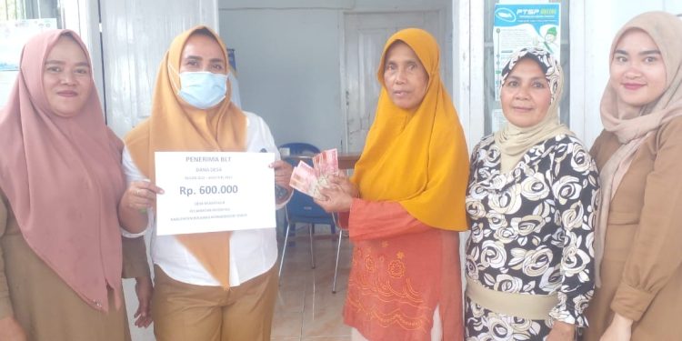 Pemdes Modayag II Salurkan BLT DD Tahap III kepada 113 KPM