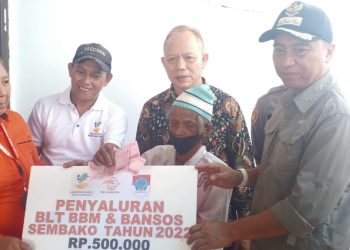 Bupati Boltim Serahkan BLT BBM dan Sembako Secara Simbolis