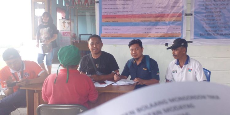 109 KPM Desa Modayag Terima BLT BBM dan Bansos Sembako