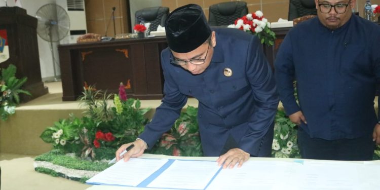 Bupati Boltim Tandatangani Nota Kesepakatan KUA-PPAS Perubahan 2022