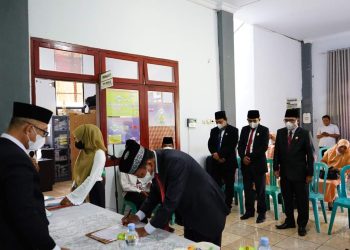 Kepala Kemenag Bolmong Lantik 7 Pejabat Eselon IV, Berikut Daftar Namanya