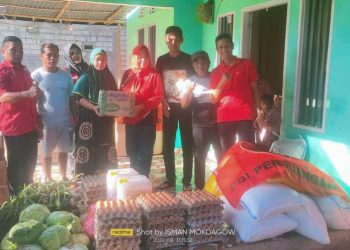 DPC PDI Perjuangan Bolsel Bantu Korban Terdampak Banjir di Desa Saibuah