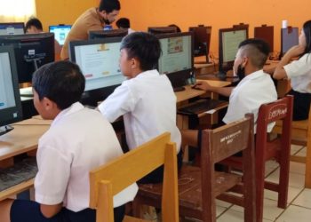 Dinas Pendidikan Monitoring Pelaksanaan ANBK SMP se-Boltim