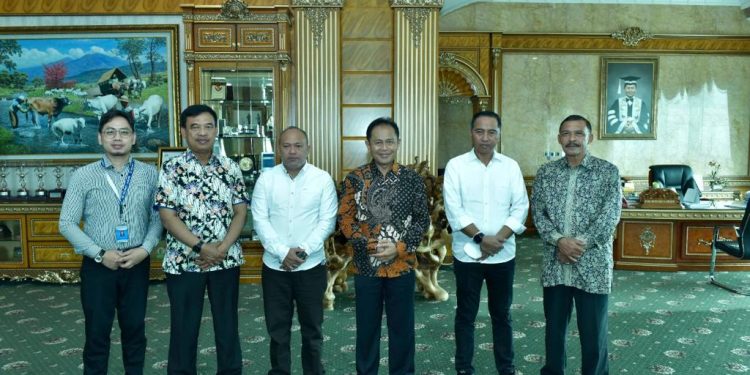 Bupati bersama DPRD Bertemu Rektor, Rencanakan Kerjasama Pemkab Boltim dan Unikom Bandung