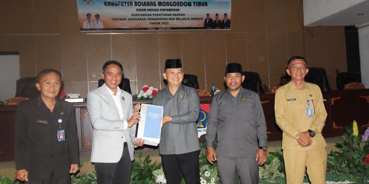 Bupati Hadiri Paripurna Ranperda APBD Boltim 2023