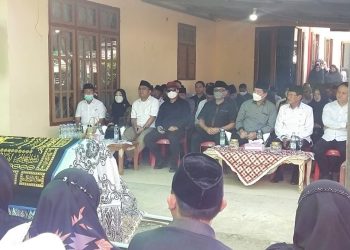 Bupati Limi Dampingi Wagub Sulut Hadiri Pemakaman Almarhum Masud Lauma