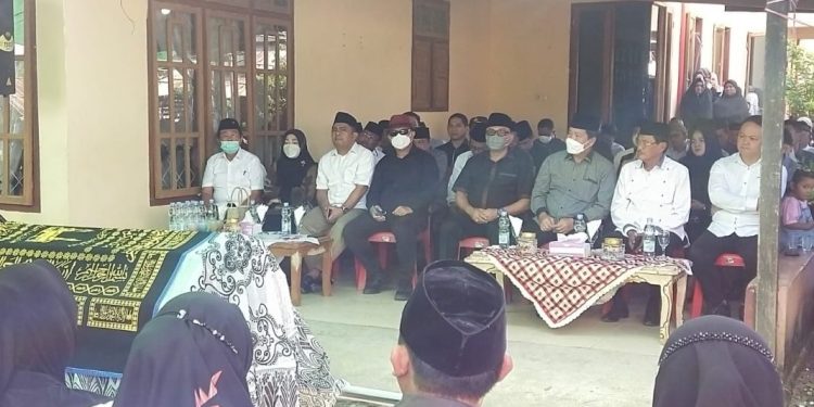 Bupati Limi Dampingi Wagub Sulut Hadiri Pemakaman Almarhum Masud Lauma