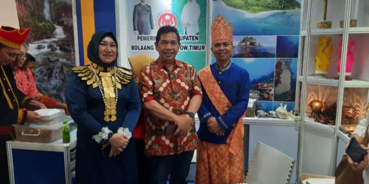 Ketua Dekranasda Boltim Hadiri Pameran Produk Unggulan Daerah