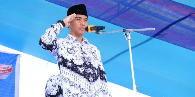 Bupati Boltim Pimpin Upacara HUT PGRI dan HGN