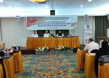 Sekda Tahlis Buka Bimtek Pengawasan dan Implementasi Perizinan Berusaha Berbasis Resiko