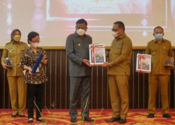 Bupati Limi Hadiri Penyerahan DIPA dan Piagam Penghargaan atas Capaian Opini WTP 