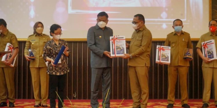 Bupati Limi Hadiri Penyerahan DIPA dan Piagam Penghargaan atas Capaian Opini WTP 