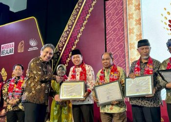 Bupati Bolsel Iskandar Kamaru Terima Sertifikat Tari Dangisa atas Pengesahan Warisan Budaya Tak Benda 2022