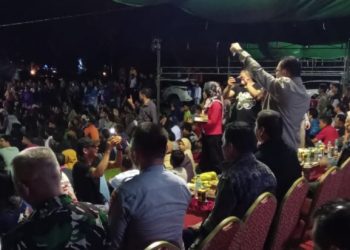 Warga Nobar Piala Dunia bersama Bupati Limi
