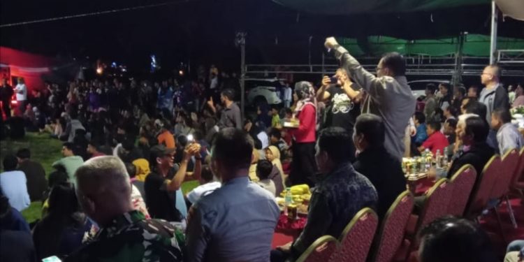 Warga Nobar Piala Dunia bersama Bupati Limi