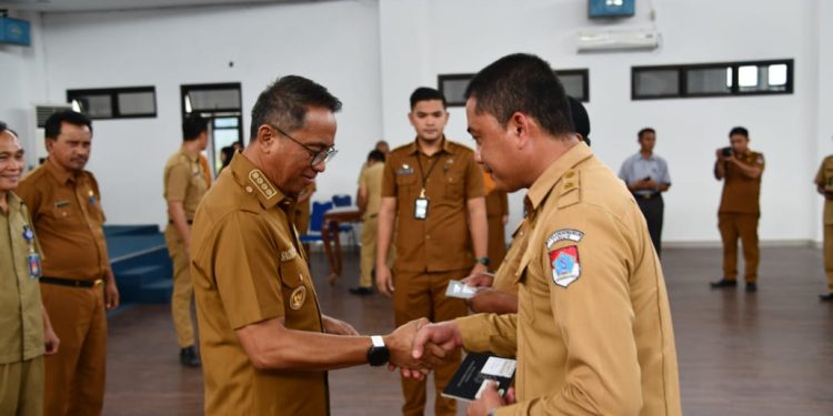 Bupati Boltim Tandatangani NPHD dan Serah Terima Kendis