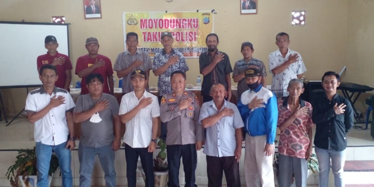 Polsek Modayag Gelar Jumat Curhat di Desa Liberia Timur