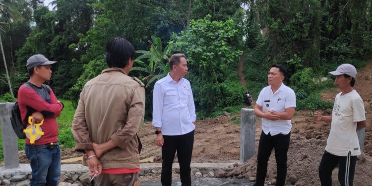 Bupati Boltim Tinjau Hasil Pekerjaan Proyek Jalan Perkebunan Dumatolan
