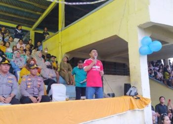 Ketua DPRD Meiddy Makalalag Tutup Turnamen Sepakbola Karang Taruna Cap Poyowa Besar I