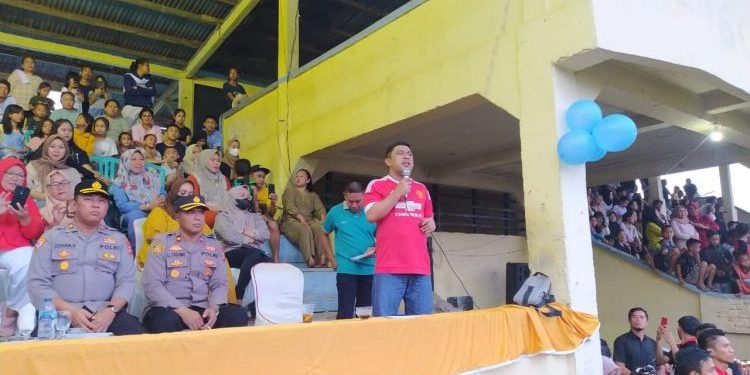 Ketua DPRD Meiddy Makalalag Tutup Turnamen Sepakbola Karang Taruna Cap Poyowa Besar I